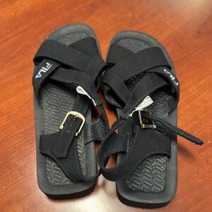 Fila sandals size 7 // 062833